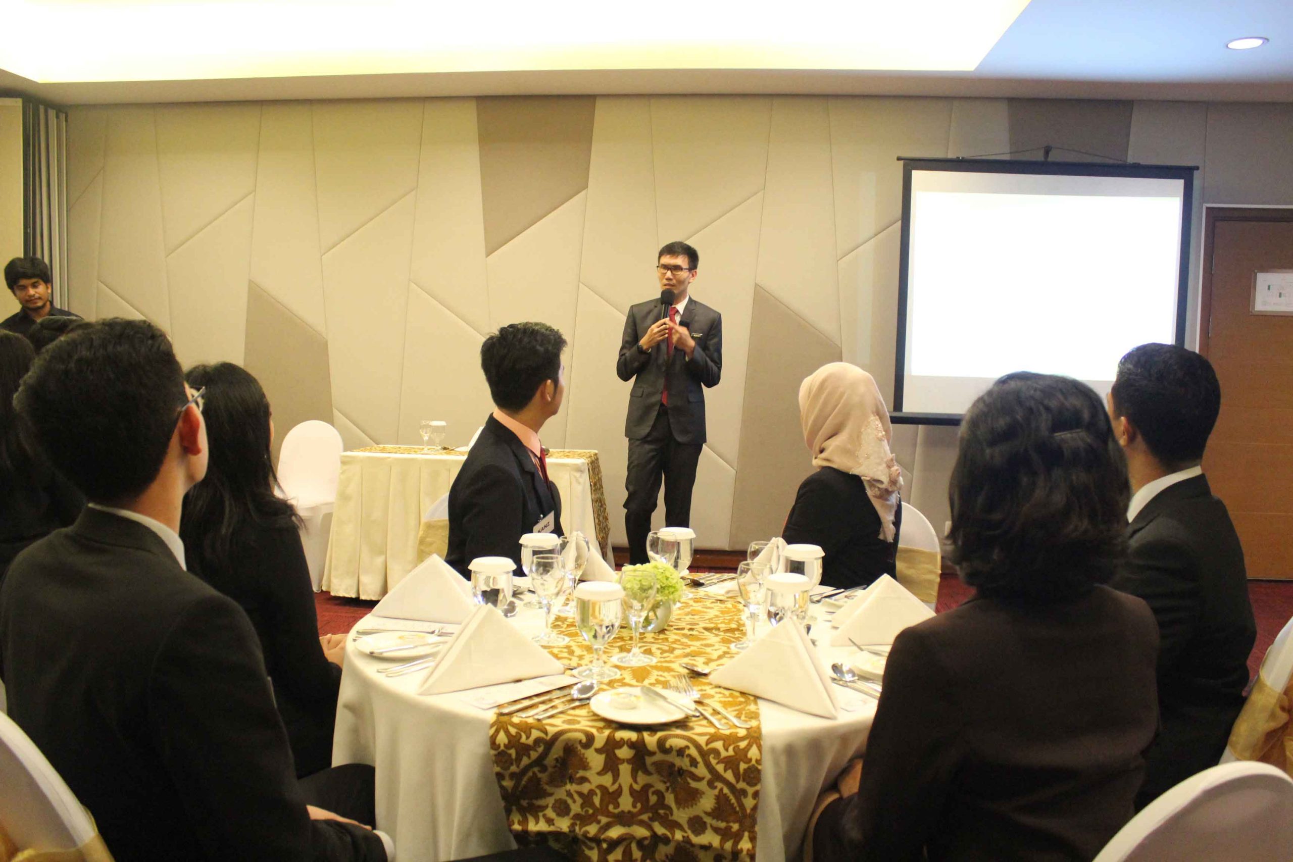PARK HOTEL Jakarta Hosted Table Manner Course for Abang None Jakarta Timur 2017 Finalists