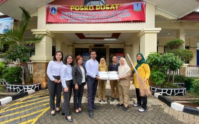 Helping Jakarta Flood Victims, PARK HOTEL Cawang – Jakarta Donated Cleaning Tools to Nearby Area