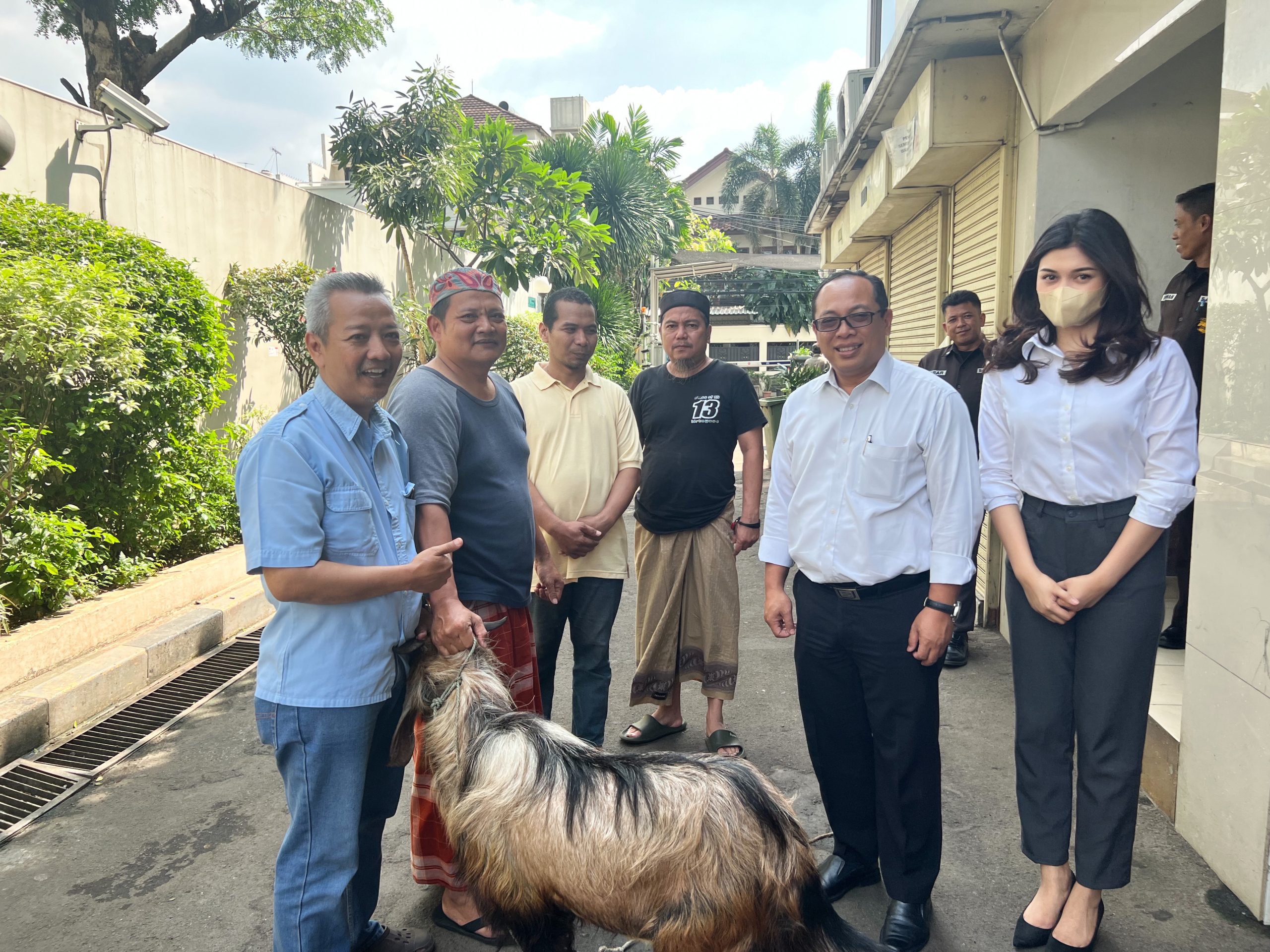 Maknai Idul Adha 1444 H, PARK HOTEL Cawang – Jakarta Berbagi Kebahagiaan