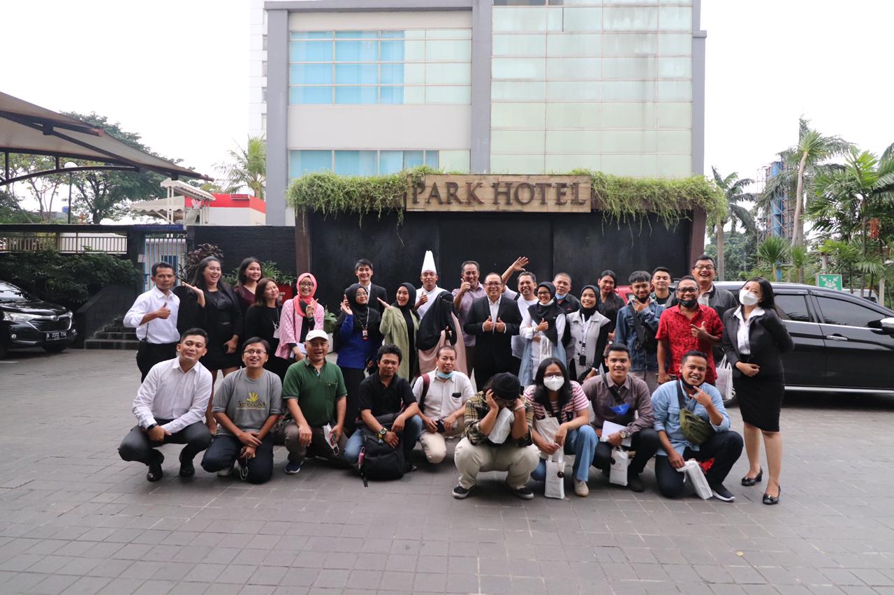 Synergizing with Media The showcase of “A taste of East and West Ramadhan special menu”