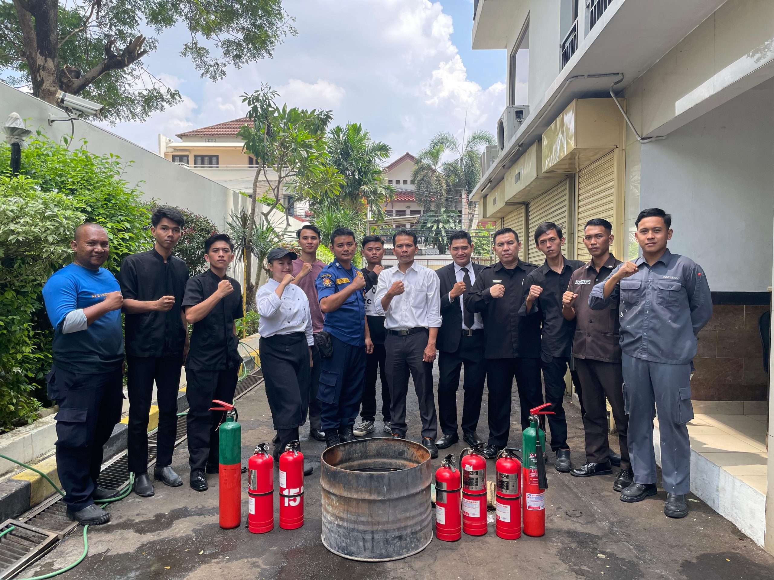 Pelatihan Penggunaan Alat Pemadam Api Ringan (APAR) Membekali Staf Hotel PARK HOTEL Cawang Jakarta dengan Pengetahuan Penting terkait Keselamatan Kebakaran